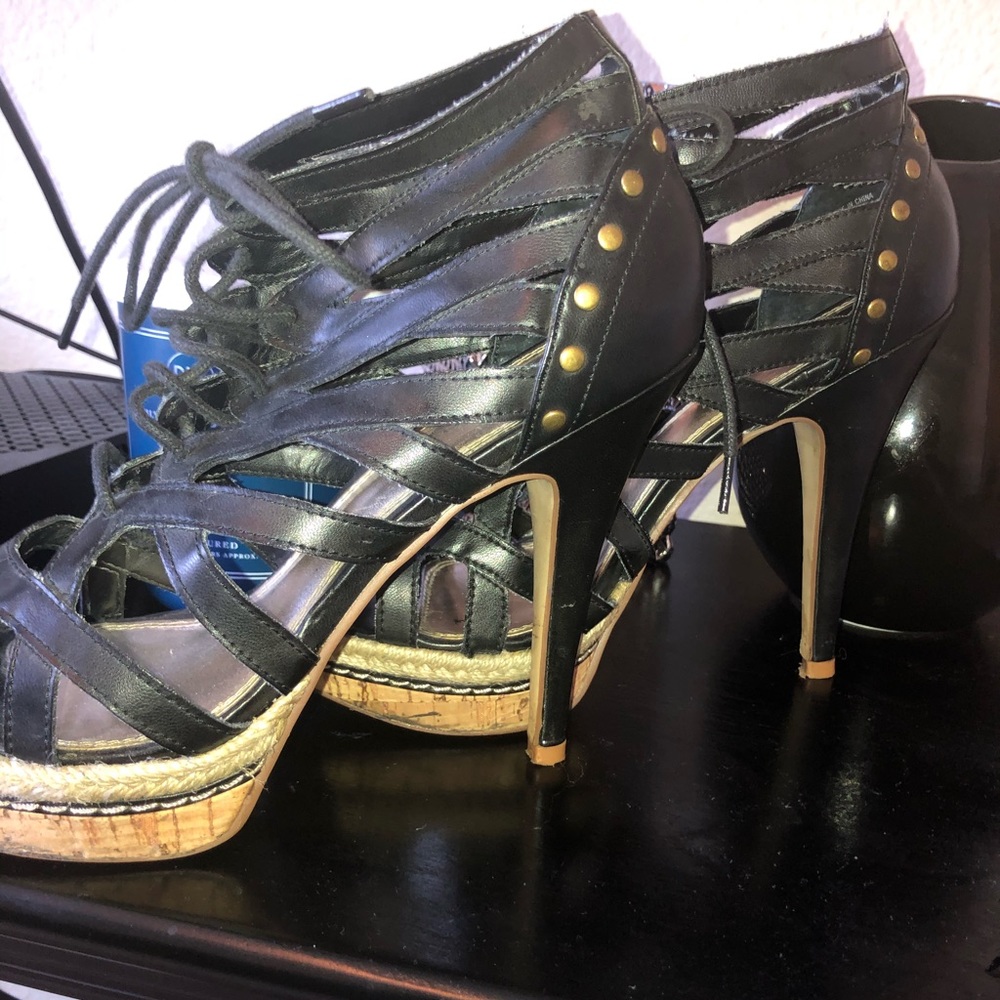 Shoes - Picture 3 of 4